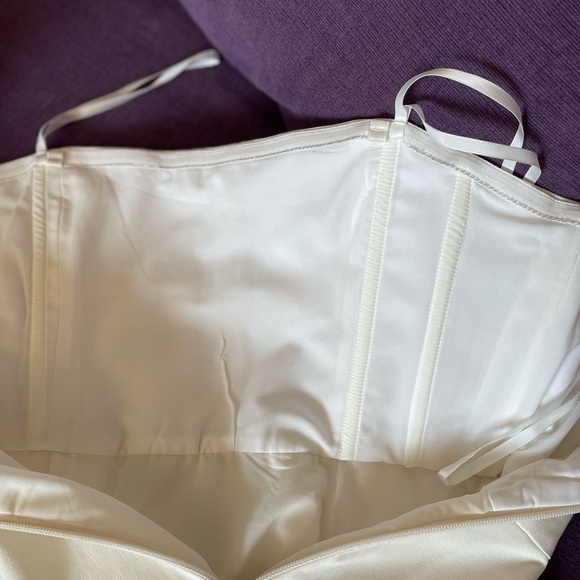 BCBG white strapless dress with pockets and structure NWT size 12 - Picture 12 of 13